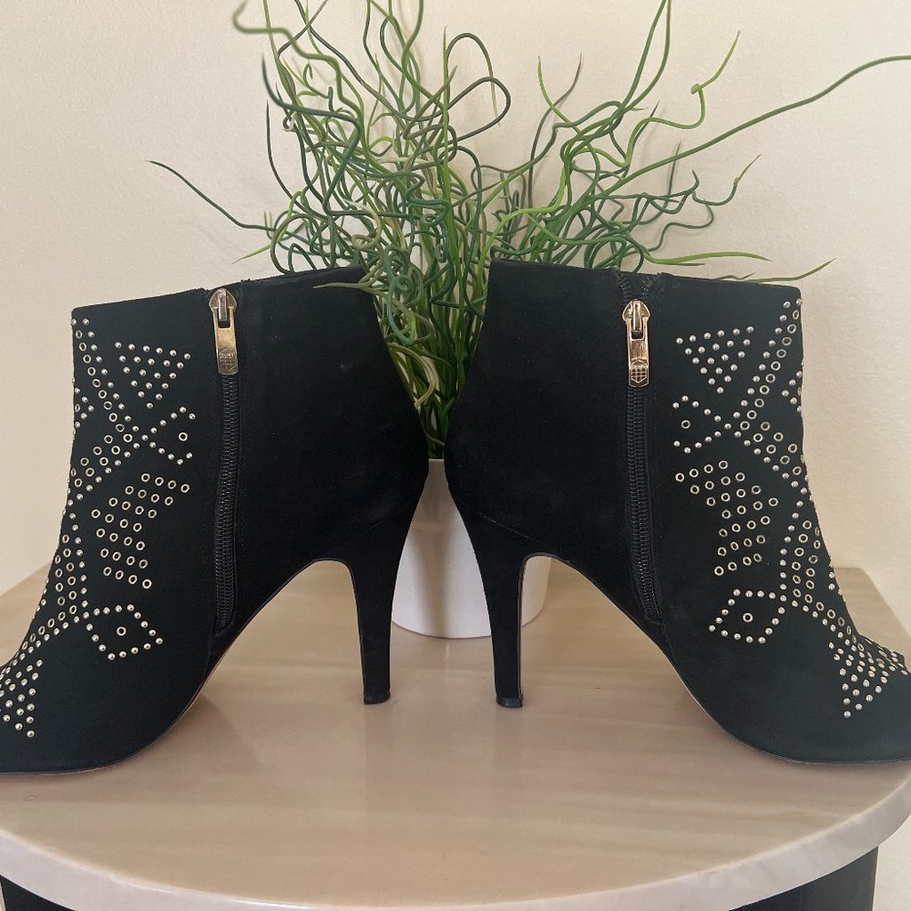 VINCE CAMUTO BOOTIES - Picture 2 of 6
